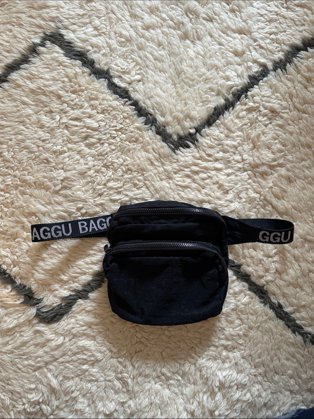 BAGGU Black Waist Bag — Belt Bag